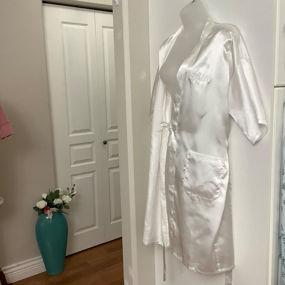 White Satin Robe Medium 34-36 bust near new - Picture 4 of 10
